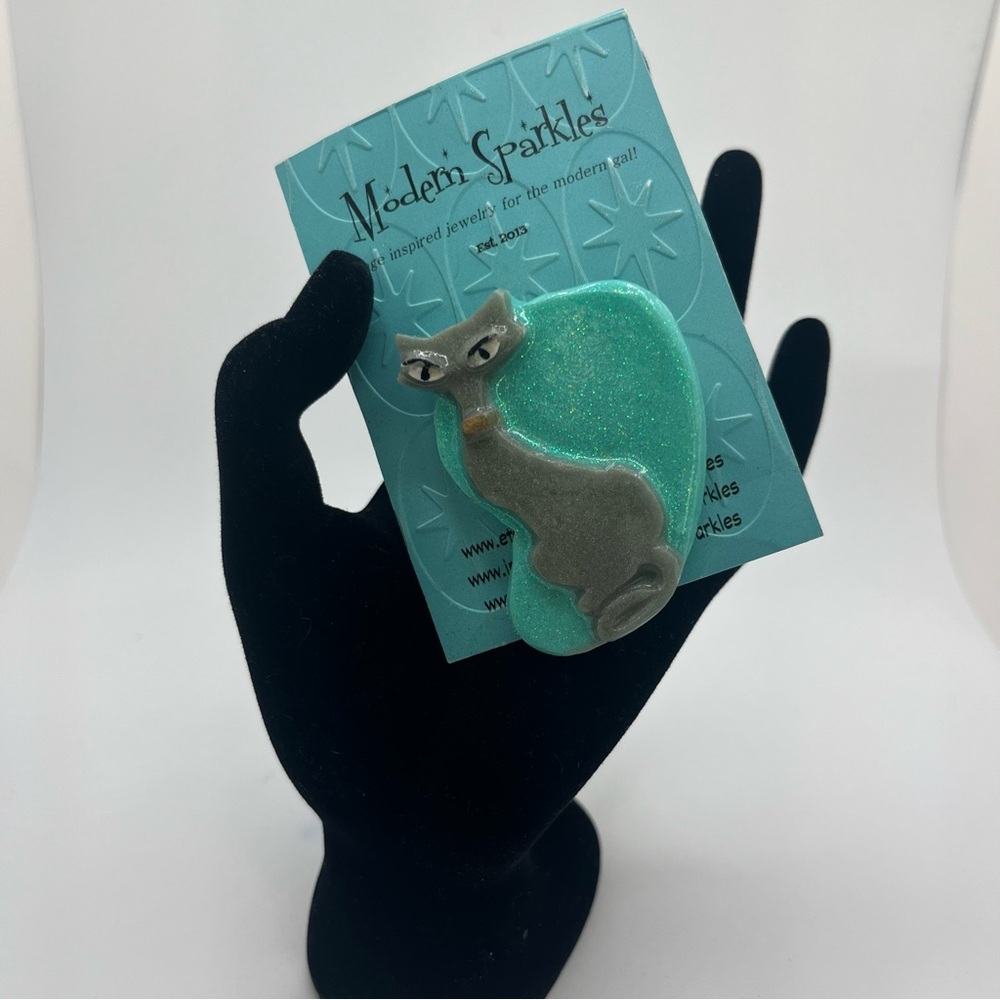 Modern Sparkles Resin Cat Brooch Glitter Teal - Picture 2 of 4
